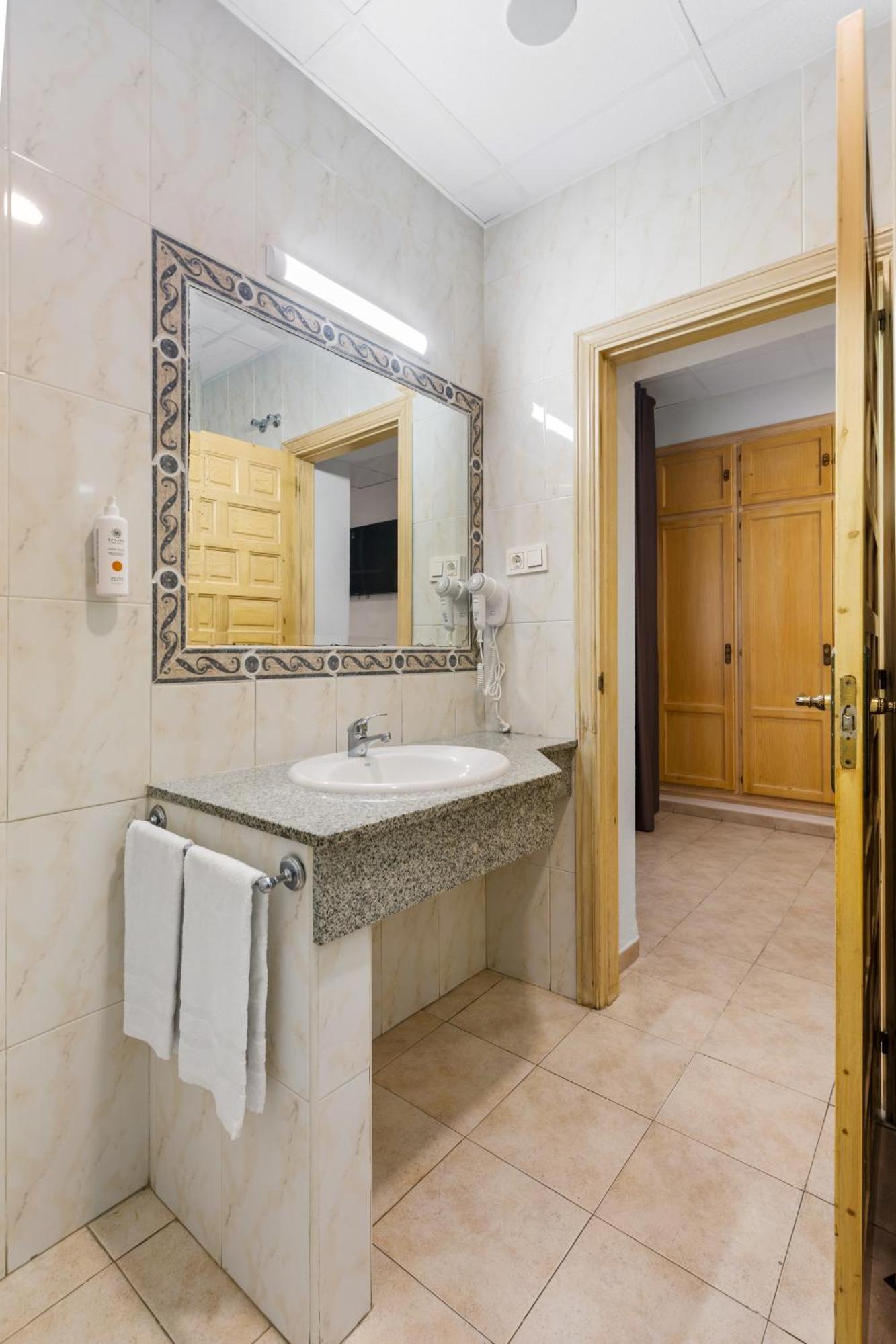 Vas Malaga Ciudad Hotel Buitenkant foto