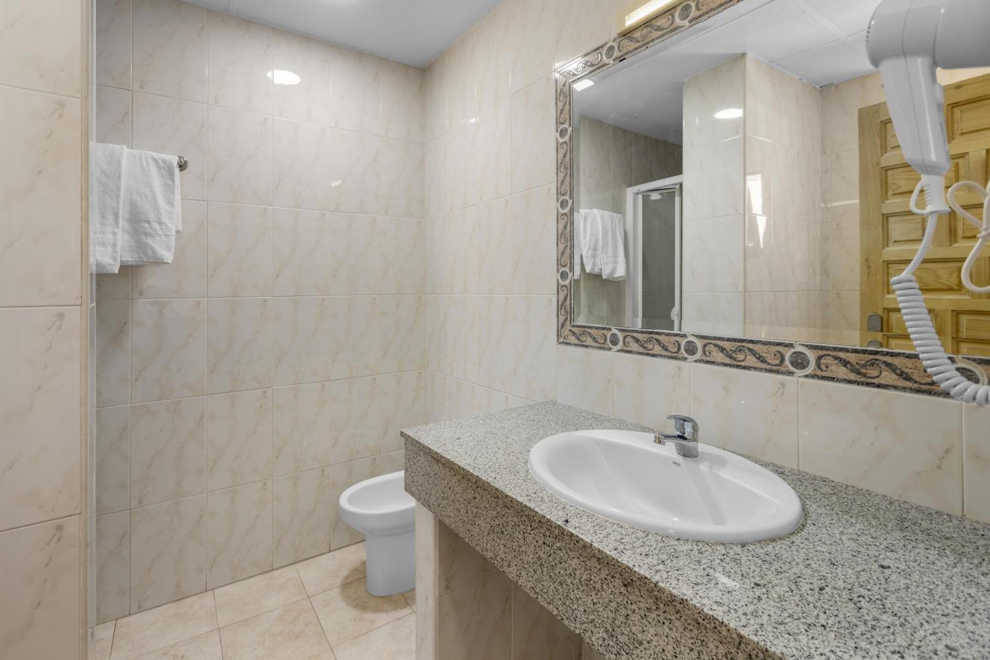 Vas Malaga Ciudad Hotel Buitenkant foto